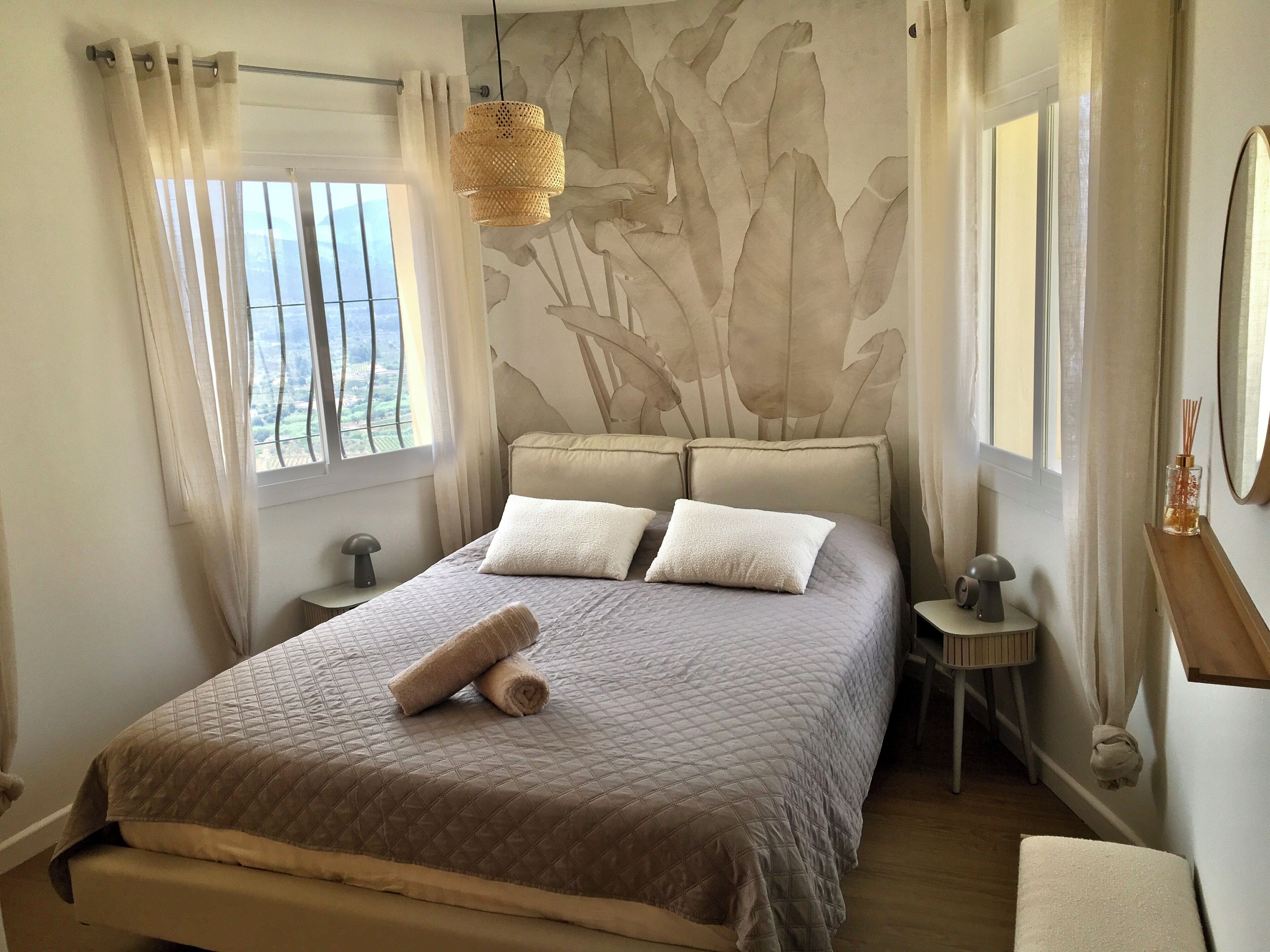 6 slaapkamers, een strijkplank/strijkijzer, reisbedje, gratis wifi