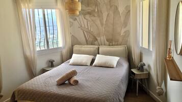 6 slaapkamers, een strijkplank/strijkijzer, reisbedje, gratis wifi