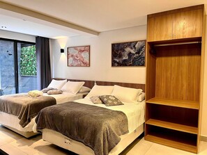 Desk, laptop workspace, free WiFi - Hyde Park Select - by Living (Joao Pessoa)