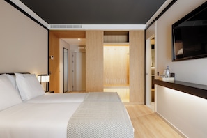Standard Twin Room | Hypo-allergenic bedding, in-room safe, individually decorated