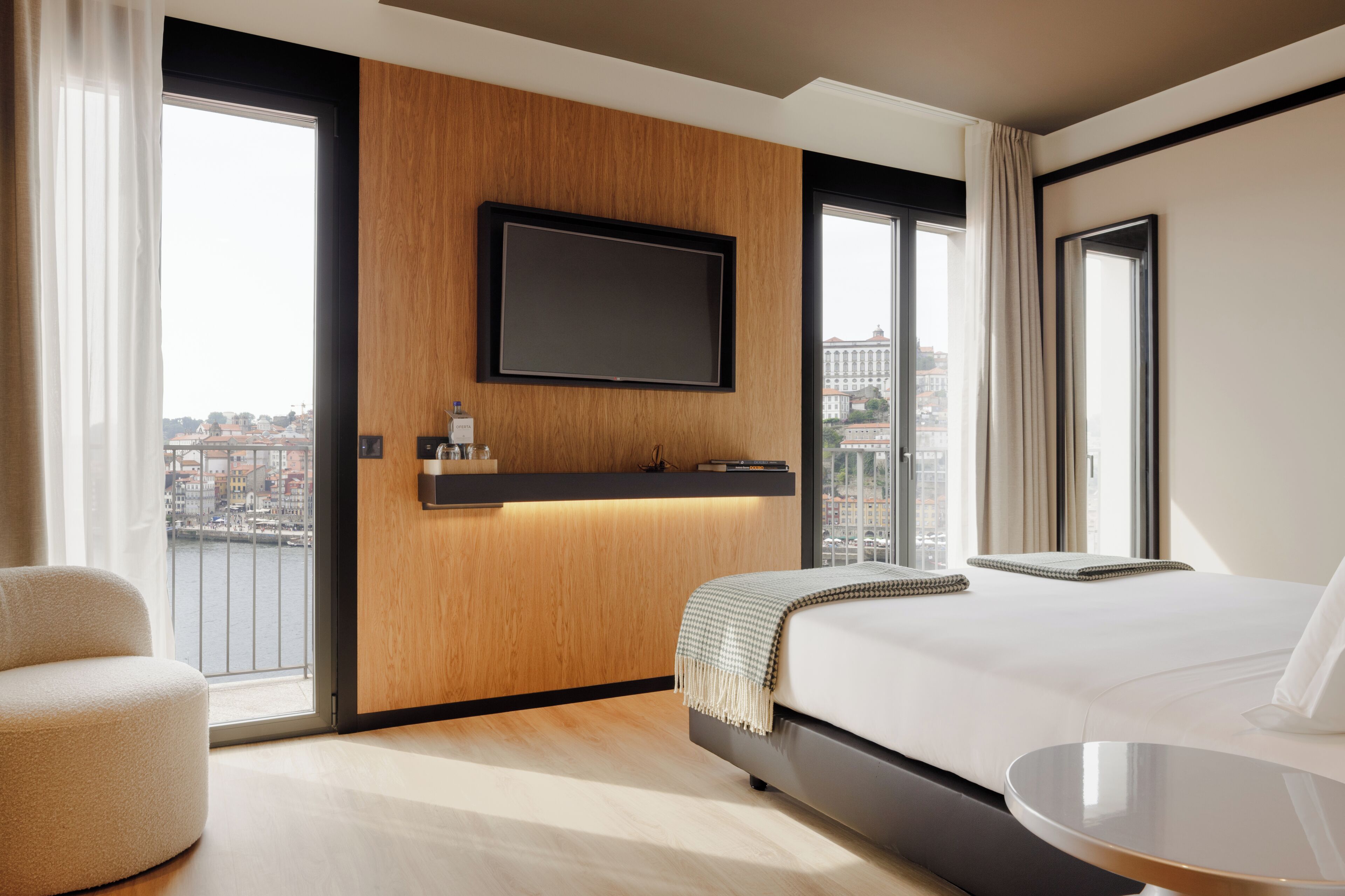 Hypo-allergenic bedding, in-room safe, desk, soundproofing