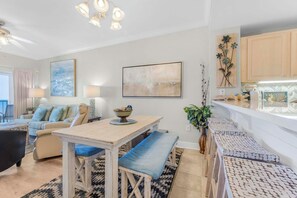 Dining - Crystal Tower 1703 🌊 Resort Pools, Gulf-View Balcony & Prime Location (Gulf Shores)