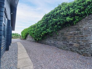 المنطقة المحيطة بالمنشأة