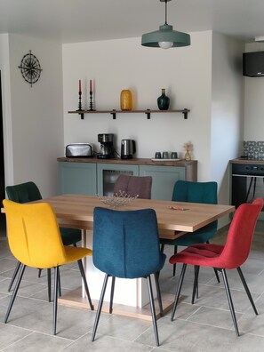 Dining - 400m from the beach, new house for relaxation (Port-Bail-sur-Mer)