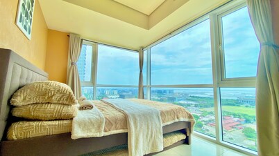 180° Manila View near Airport, MOA, PICC and World Trade Center w/ Massage chair