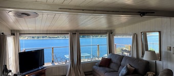 Adorable 2-bedroom cabin in Anderson Island