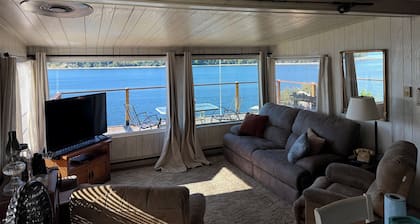 Adorable 2-bedroom cabin in Anderson Island