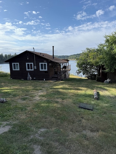 Adorable 2-bedroom cabin in Anderson Island