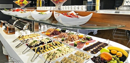 Restaurante. YÜCESAN SUİT HOTEL