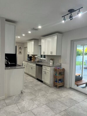 Interior - Relax & Play.Getaway Awaits, Golfers's Dream and amazing sunsets. (Englewood)