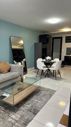 Cosy neat 2 bedrooms apartment in the city center with a view.