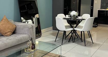 Cosy neat 2 bedrooms apartment in the city center with a view.