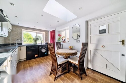 4 Bed-2 Bath-bar-pool Table-library- Xmas Venue