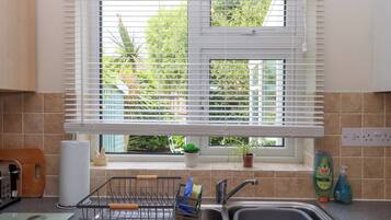 Cookware/dishes/utensils