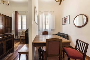 Basic Apartment | Living area