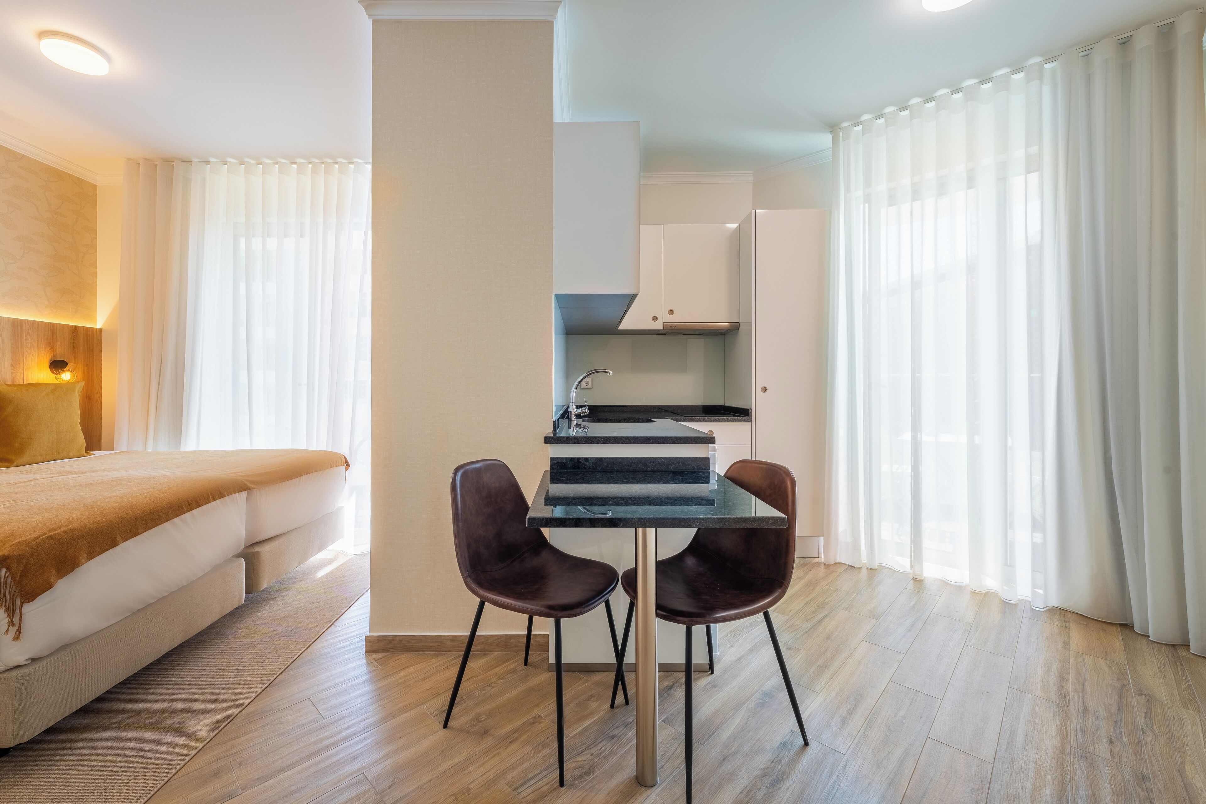 ห้องคลาสสิกสตูดิโอ, วิวเมือง | พื้นที่ทำงานแบบใช้แล็ปท็อป, Wi-Fi ฟรี, ผ้าปูที่นอน