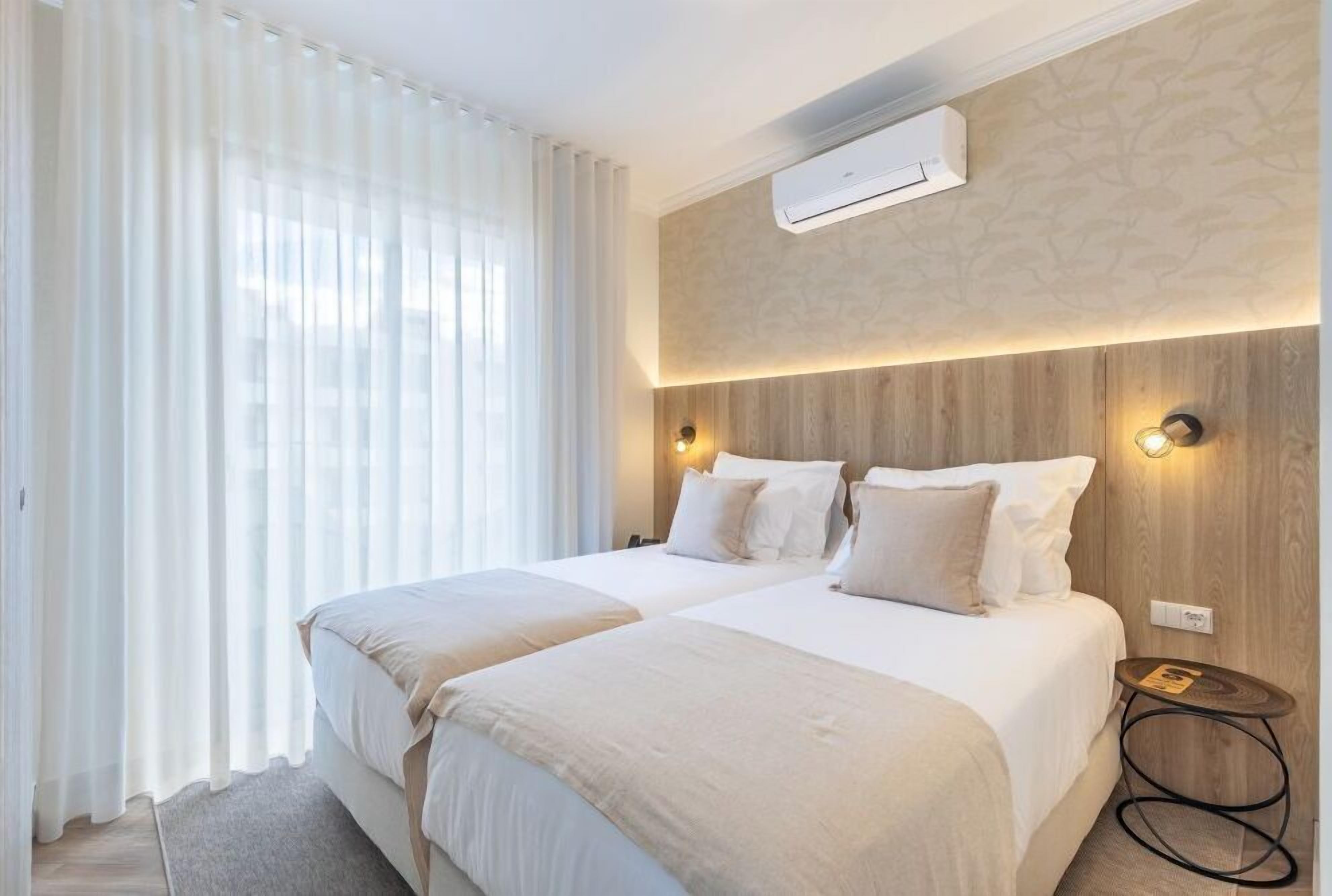 Deluxe Studio | Laptop workspace, free WiFi, bed sheets