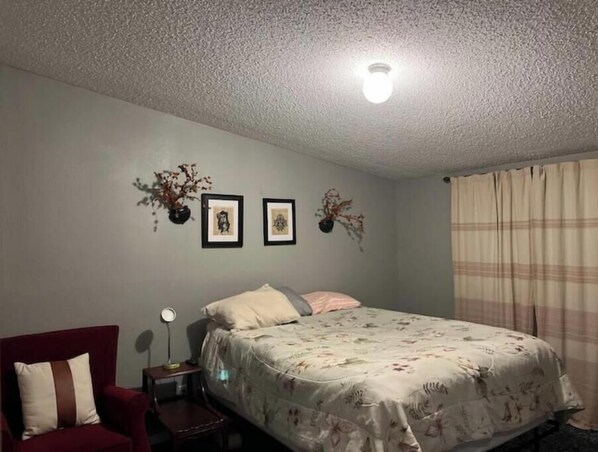 4 室のベッドルーム、WiFi、ベッドシーツ