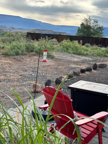 Red Tail Roost Tiny Home, Views, Hike, Bike, ATV on nearby BLM Land, Laundry