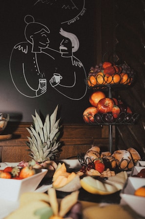 Free daily buffet breakfast