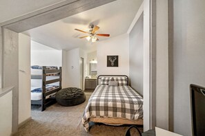 1 chambre, fer et planche à repasser, Wi-Fi gratuit, draps fournis