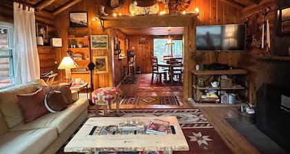 Beautifully Updated Creekside Cabin, Near RMNP - Pet Friendly