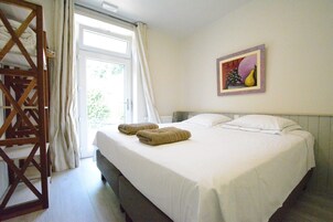 4 habitaciones, muebles diferentes y ropa de cama 