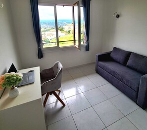 TV - Beautiful 3-room apartment, sea view (Nice)