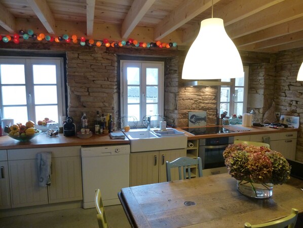 Kühlschrank, Mikrowelle, Ofen, Geschirrspüler