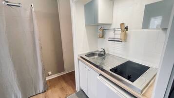 Coffee/tea maker, fridge, microwave