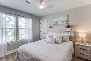 3 bedrooms, iron/ironing board, free WiFi, bed sheets - Coral Paradise, Escape to an elegant coastal paradise (Biloxi)