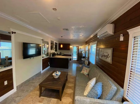 Living area. King Bed - Fire Pit - Private - Grill - Location