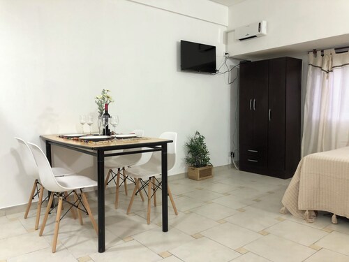 Cares Apartament, Morón, Buenos Aires.