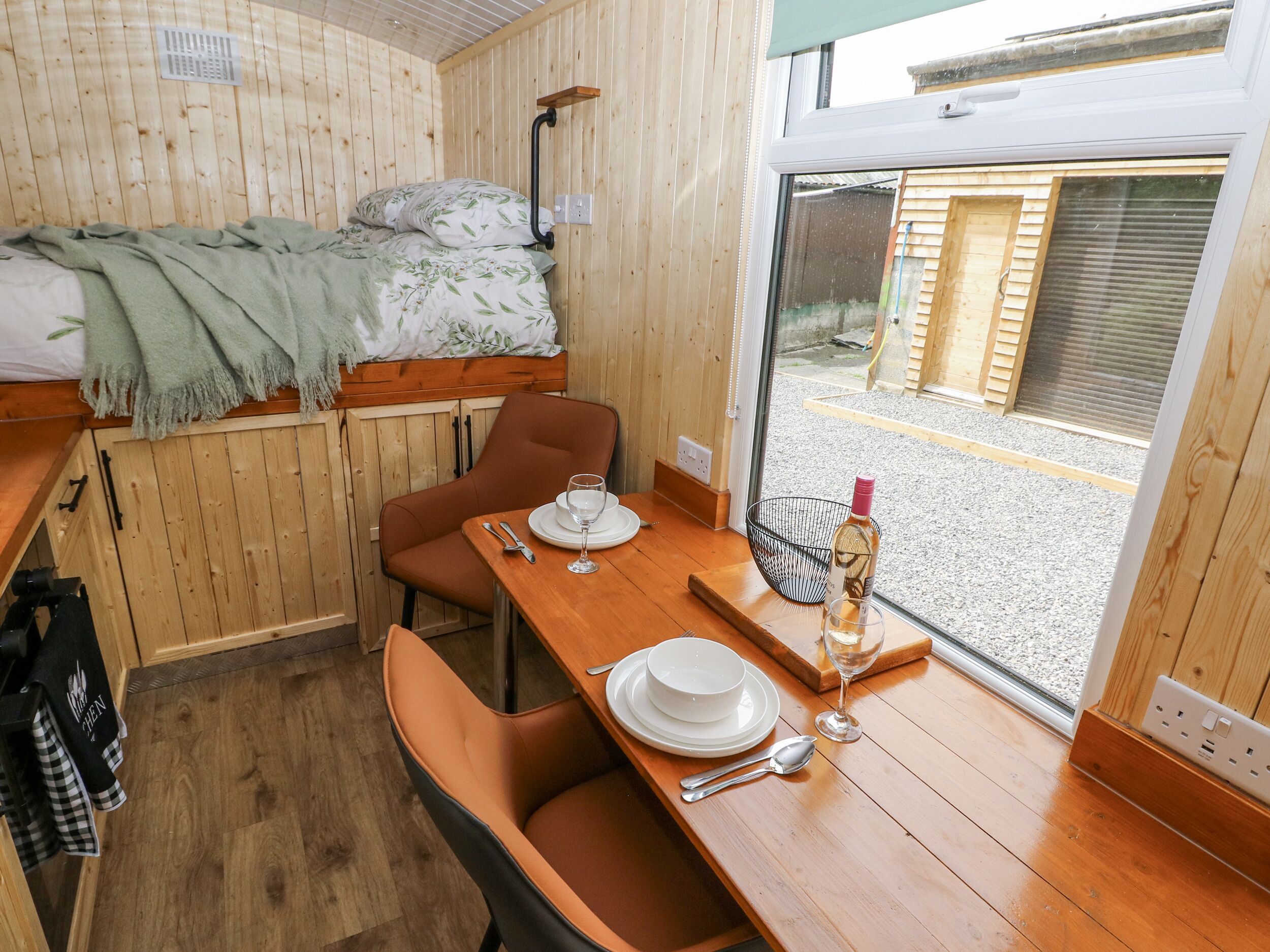 1 Schlafzimmer, individuell dekoriert, individuell eingerichtet