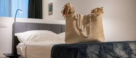 Cosy 3 | Bộ đồ giường cao cấp, nệm cao su hoạt tính (memory foam), minibar