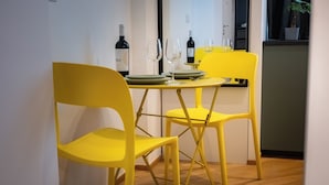 Cosy 3 | 起居区 | 43-英寸LED 电视（配备数码频道）、Netflix、加热地板