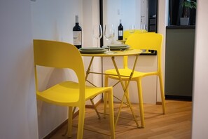 Superior vierpersoonskamer | Woonruimte | Een 43-inch ledtelevisie met digitale zenders, Netflix en vloerwarming