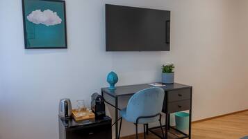Cosy 1 | Premium bedding, memory-foam beds, minibar, desk