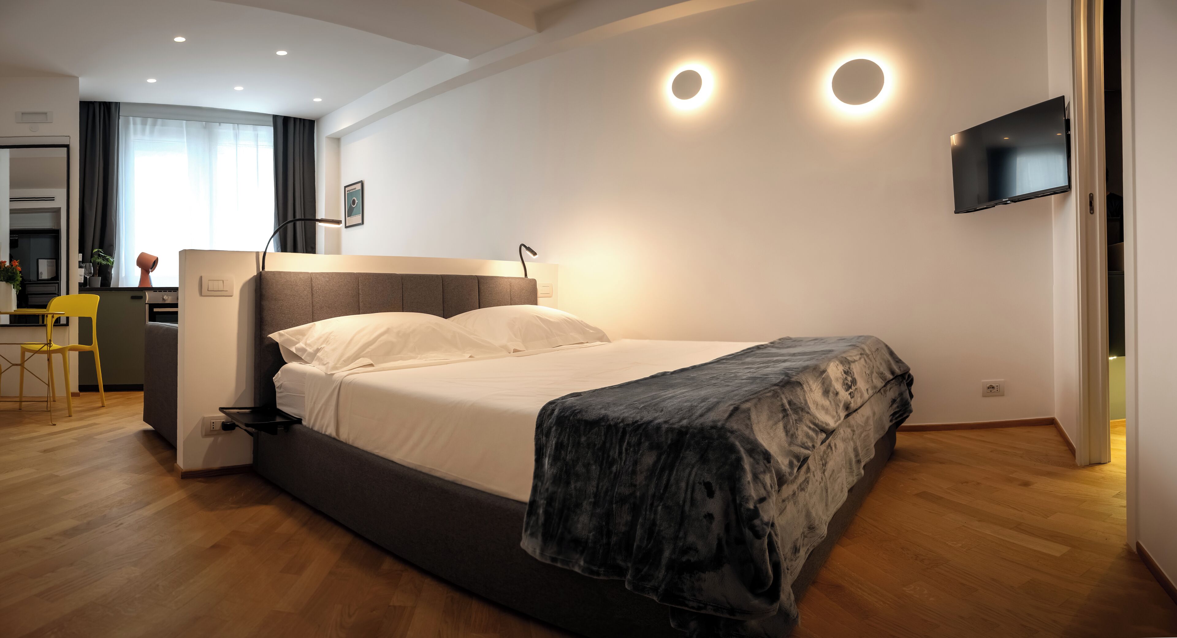 Literie de qualité, lit avec matelas en mousse à mémoire, minibar