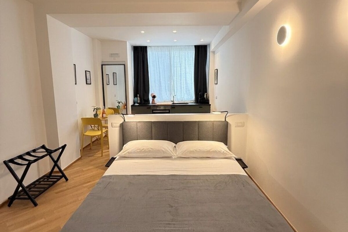 Cosy 3 | Premium bedding, memory foam beds, minibar, desk