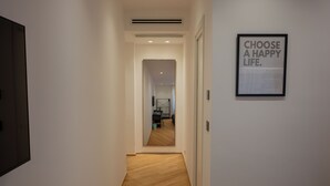 Cosy 2 | 高档床上用品、记忆海绵床垫、迷你吧、办公桌