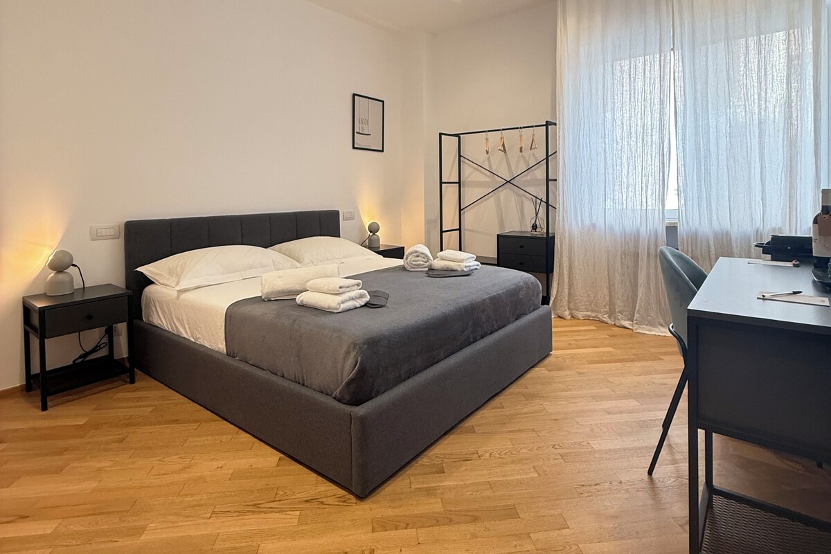 Cosy 1 | Premium bedding, memory foam beds, minibar, desk