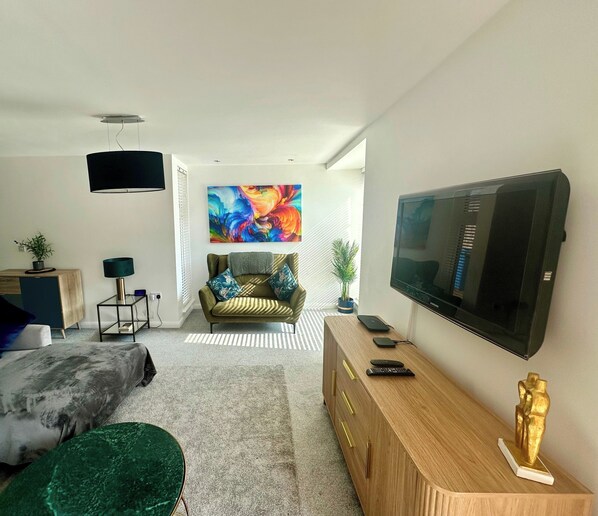 House | 3 bedrooms, iron/ironing board, free WiFi, bed sheets - 3 Bed-sleeps 6-garden-parking-pets (Manchester)