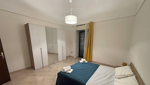 A hotel room with a bed, a wardrobe, and a mirror. - The Rose of Pompeii (Scafati)