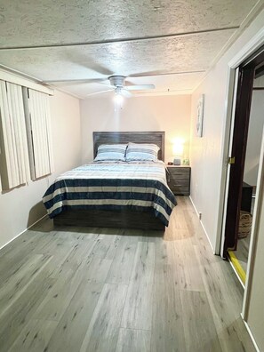 3 chambres, fer et planche à repasser, Wi-Fi, draps fournis