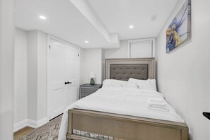 2 makuuhuonetta, silitysrauta/-lauta, Wi-Fi, vuodevaatteet