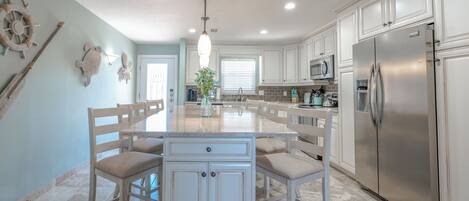 Micro-ondes, four, plaque de cuisson, lave-vaisselle