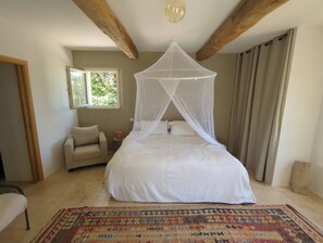 3 slaapkamers, een strijkplank/strijkijzer, wifi, beddengoed