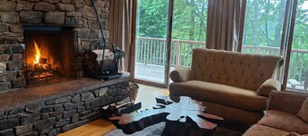 3-bedroom, 2-bath chalet, minutes from I-89 Dartmouth Medical Center