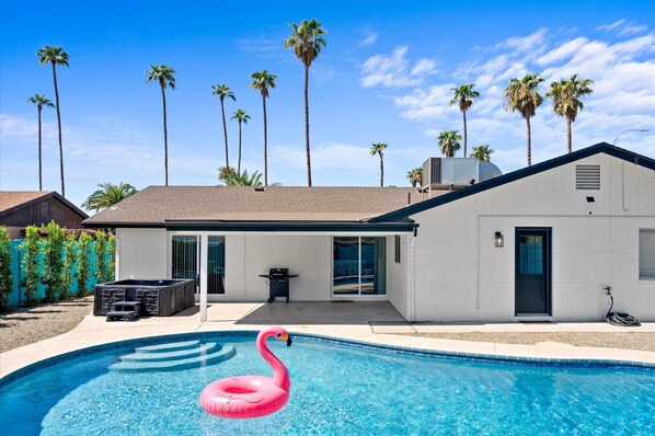 Outdoor pool - Pool/Spa-Close to Spring Training, ASU & Old Town (Tempe)
